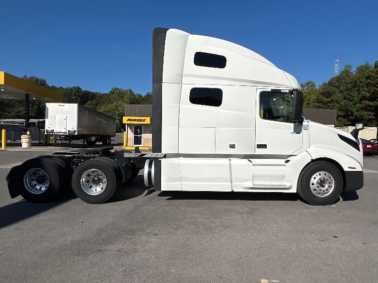 2022 Volvo VNL 760 — photo 8