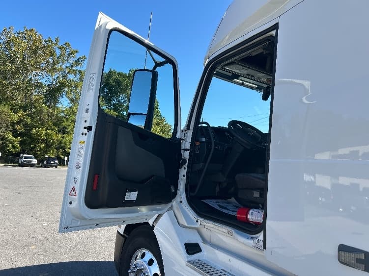 2022 Volvo VNL 760 — photo 9