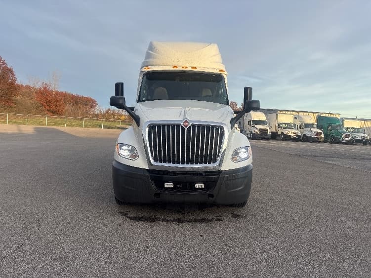 2022 International LT — photo 2