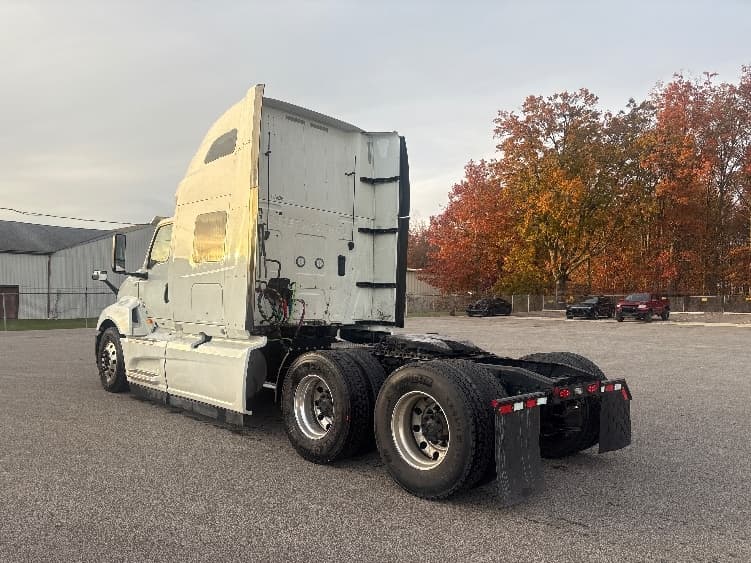 2022 International LT — photo 5