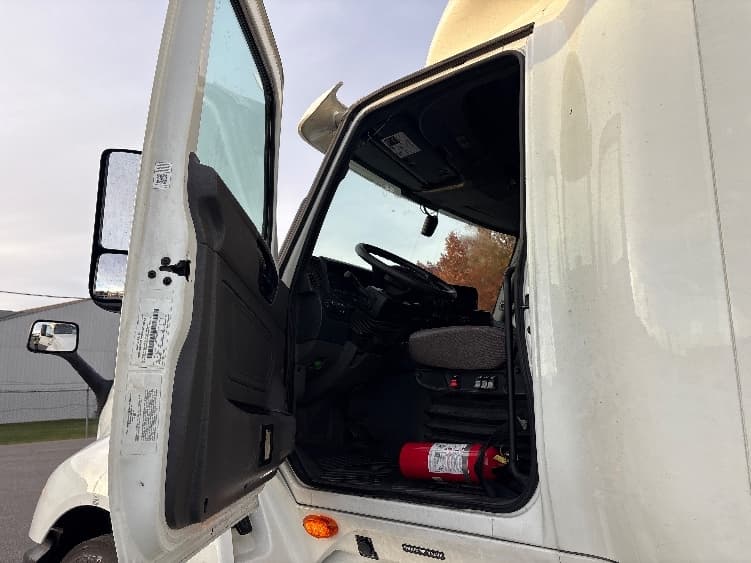 2022 International LT — photo 9