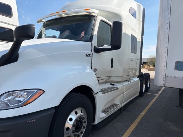 2022 International LT — photo 2