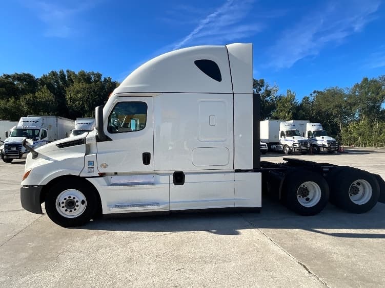 2022 Freightliner Cascadia — photo 4