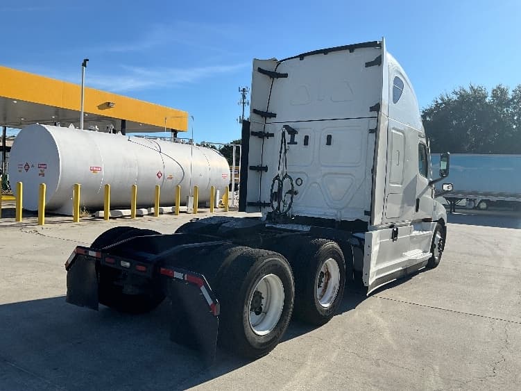 2022 Freightliner Cascadia — photo 7