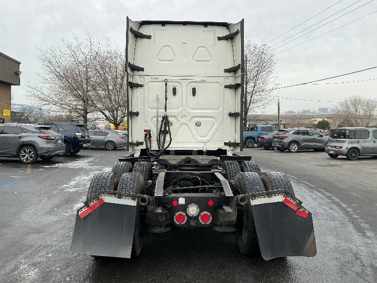 2023 Freightliner Cascadia — photo 6