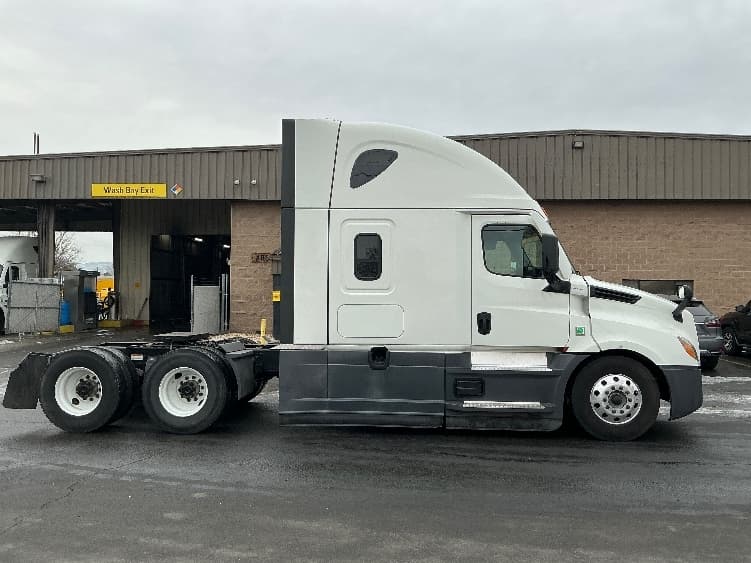 2023 Freightliner Cascadia — photo 8