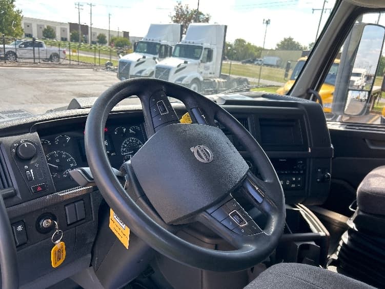 2022 Volvo VNL 760 — photo 10