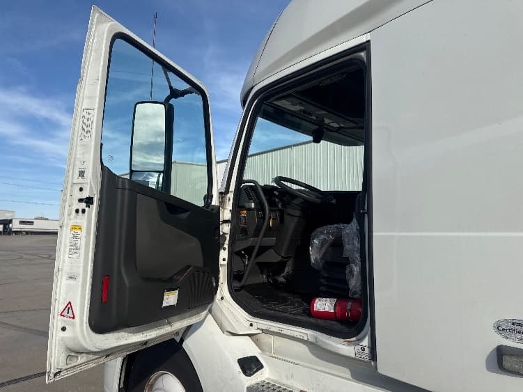 2022 Volvo VNL 760 — photo 9