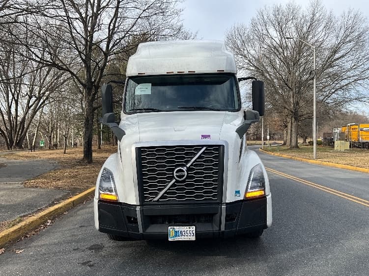 2022 Volvo VNL 760 — photo 2