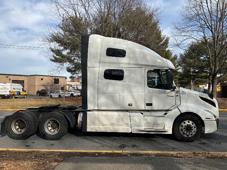 2022 Volvo VNL 760 — photo 8