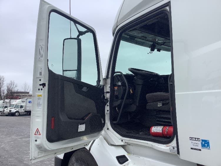 2022 Volvo VNL 760 — photo 9