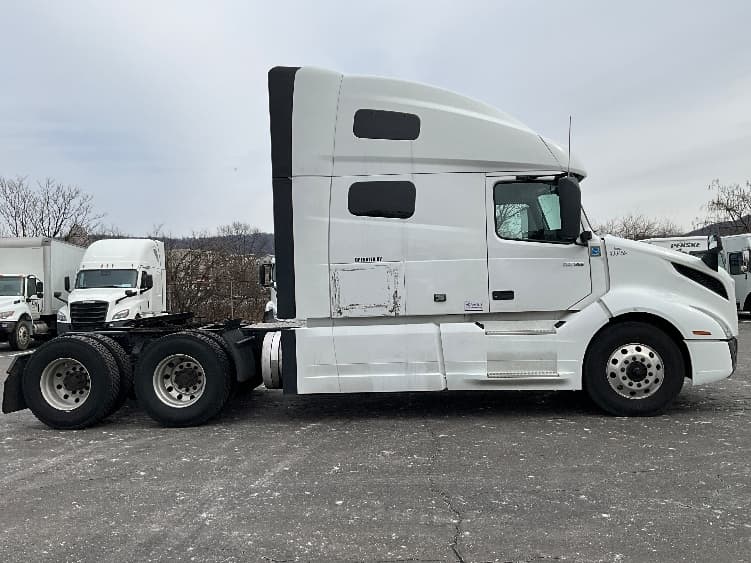 2022 Volvo VNL 760 — photo 8