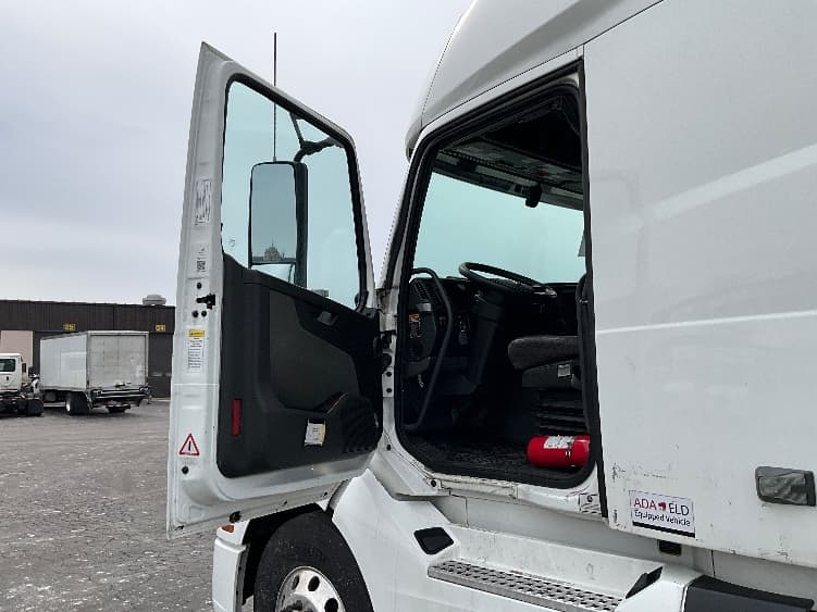 2022 Volvo VNL 760 — photo 9