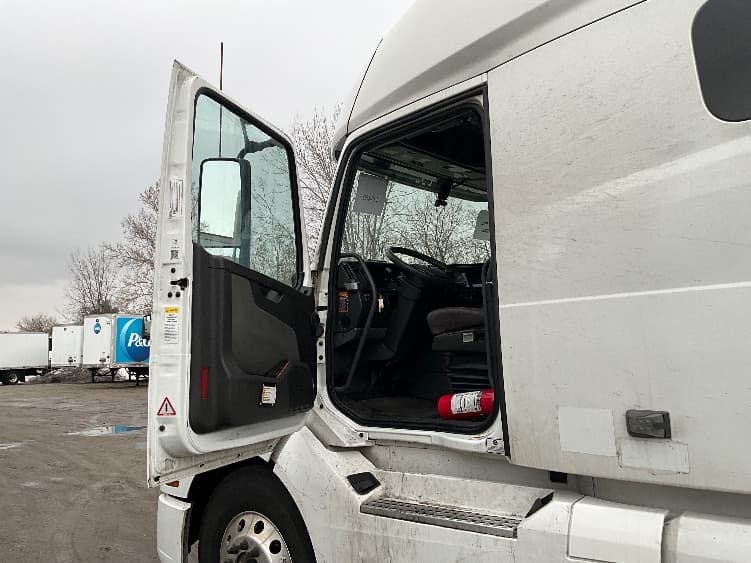 2022 Volvo VNL 760 — photo 9