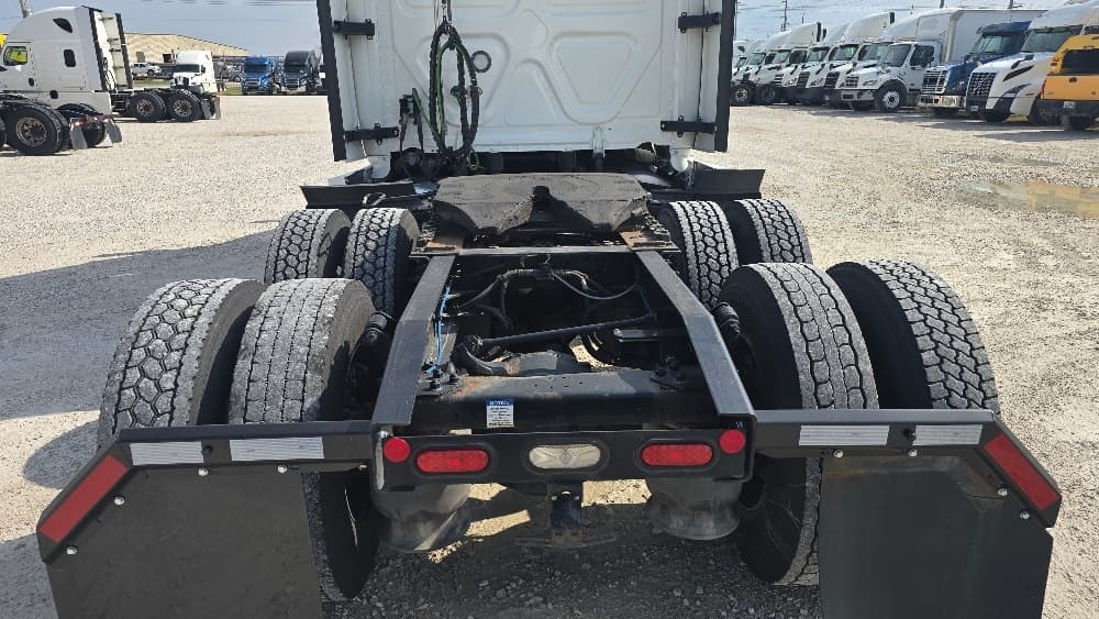 2022 Freightliner Cascadia — photo 6