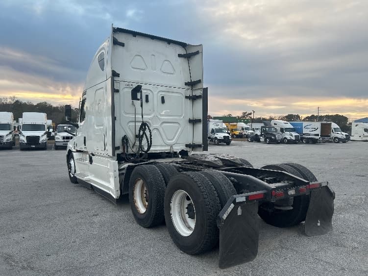 2022 Freightliner Cascadia — photo 5