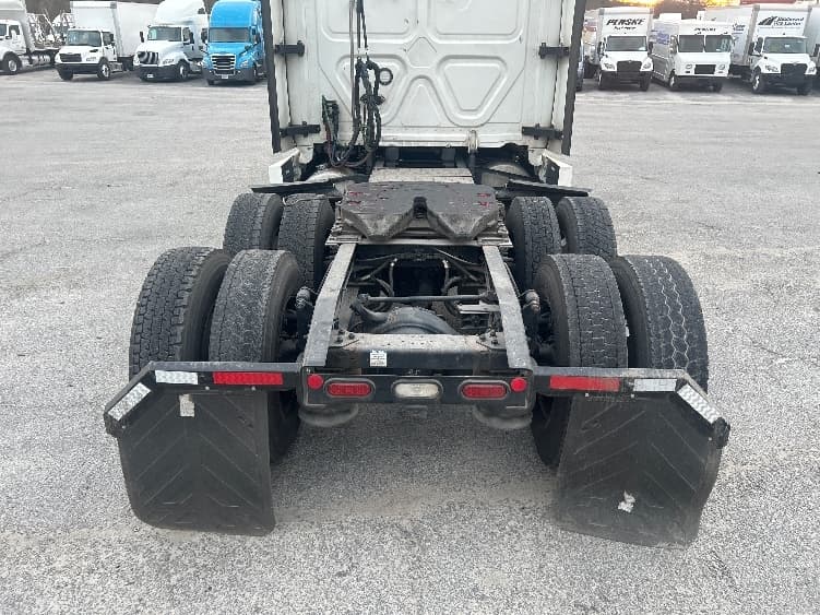 2022 Freightliner Cascadia — photo 6