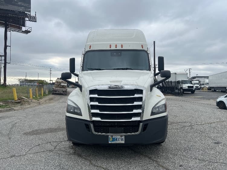2022 Freightliner Cascadia — photo 2