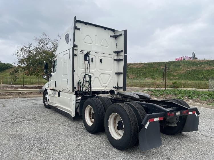 2022 Freightliner Cascadia — photo 5