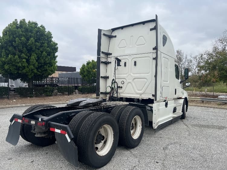 2022 Freightliner Cascadia — photo 7