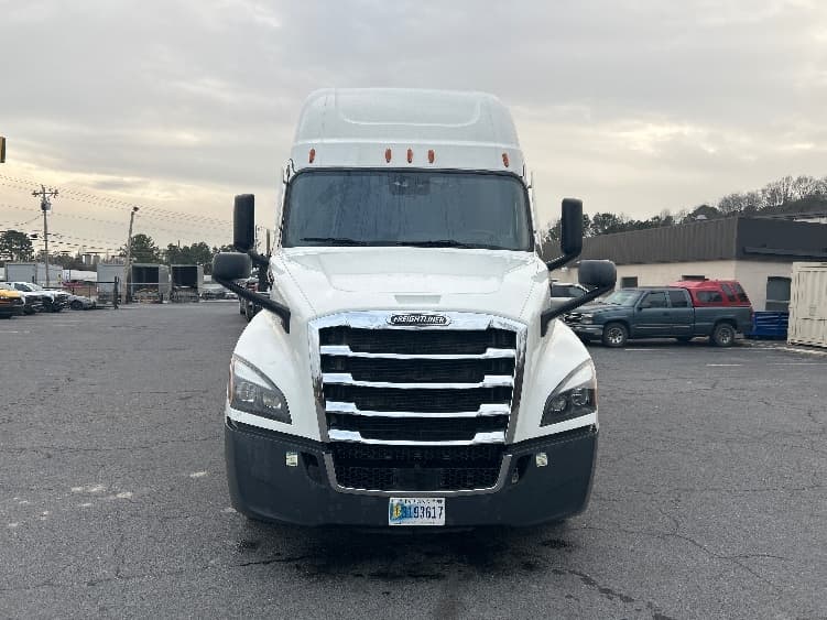 2022 Freightliner Cascadia — photo 2