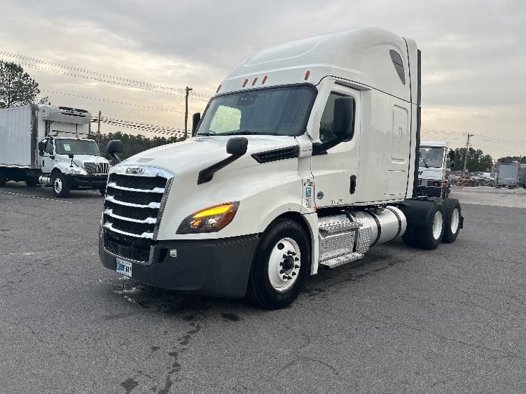 2022 Freightliner Cascadia — photo 3