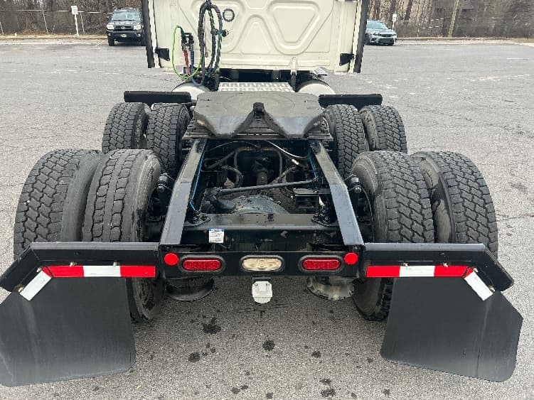 2022 Freightliner Cascadia — photo 6