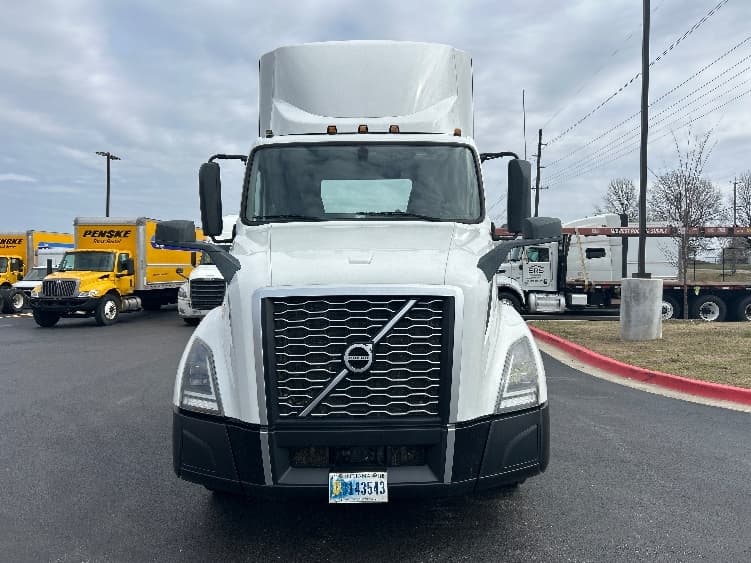 2022 Volvo VNL 300 — photo 2