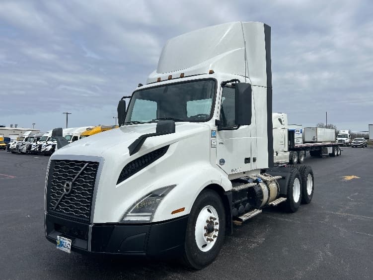 2022 Volvo VNL 300 — photo 3