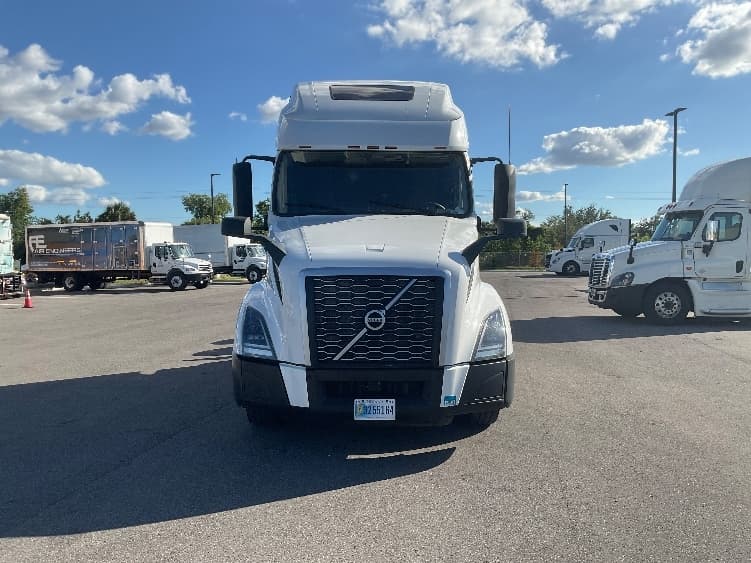 2022 Volvo VNL 760 — photo 2
