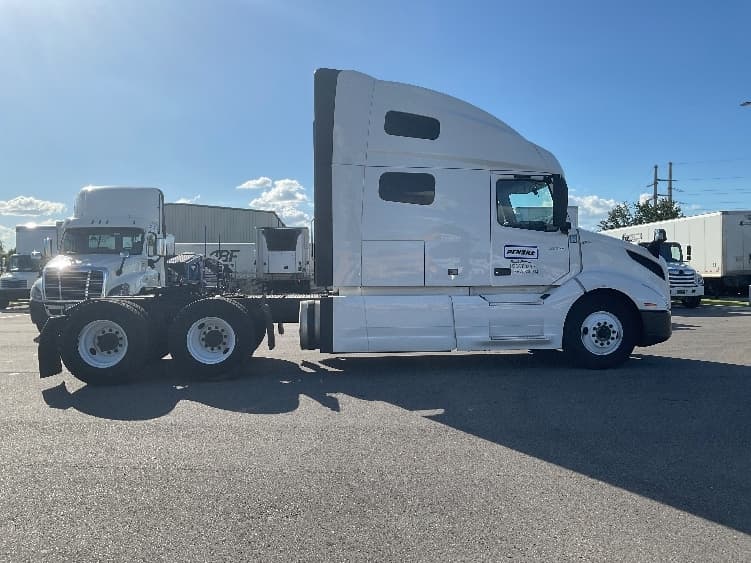 2022 Volvo VNL 760 — photo 8