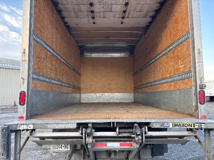 2022 Isuzu NPR — photo 10