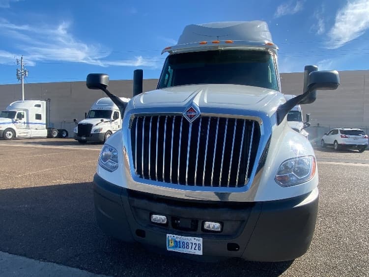 2022 International LT — photo 2