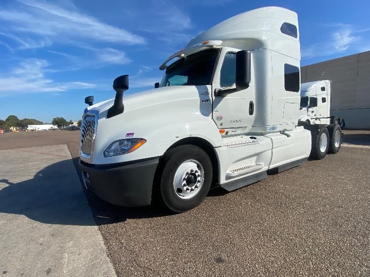 2022 International LT — photo 3