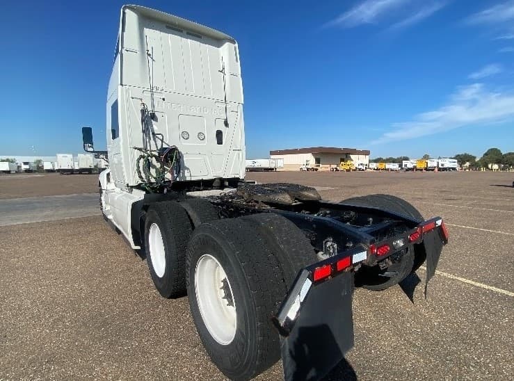 2022 International LT — photo 5