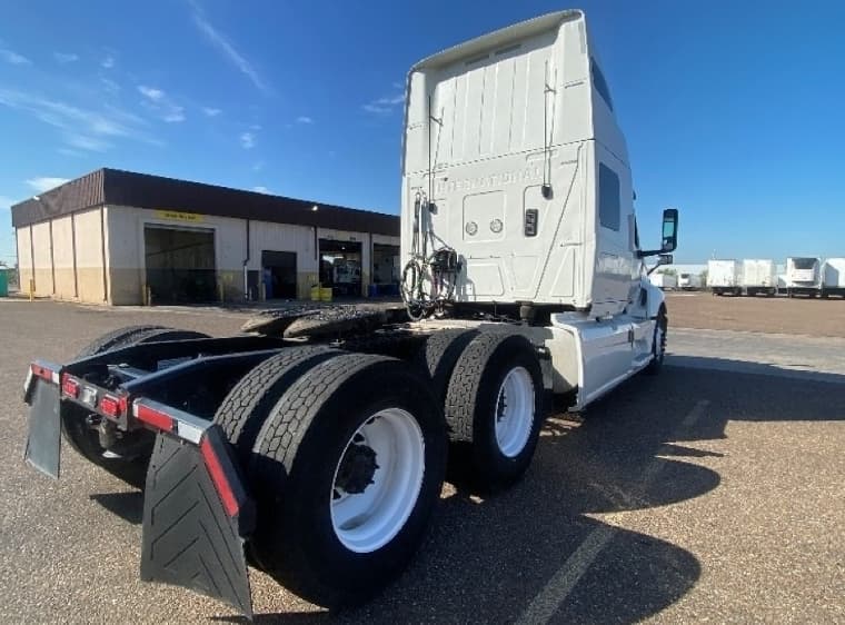 2022 International LT — photo 6