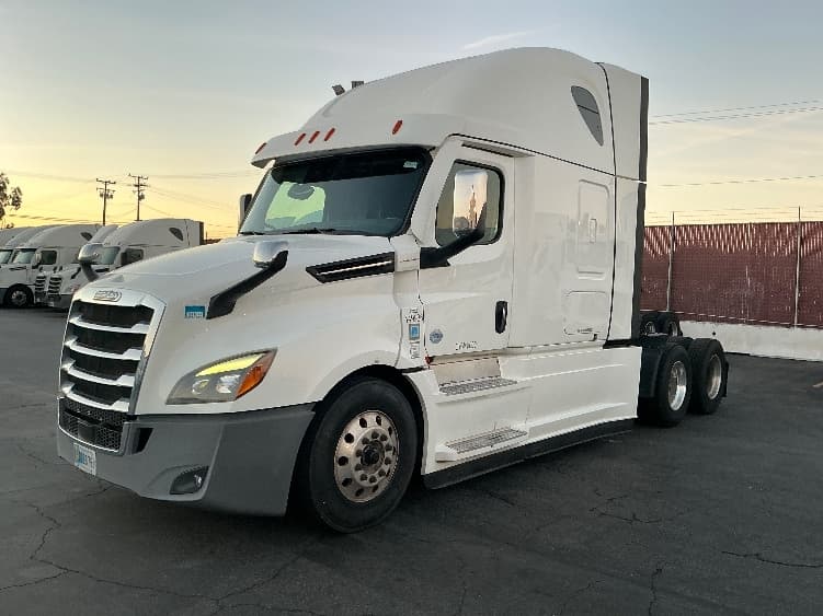2022 Freightliner Cascadia — photo 3