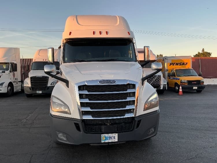 2022 Freightliner Cascadia — photo 2