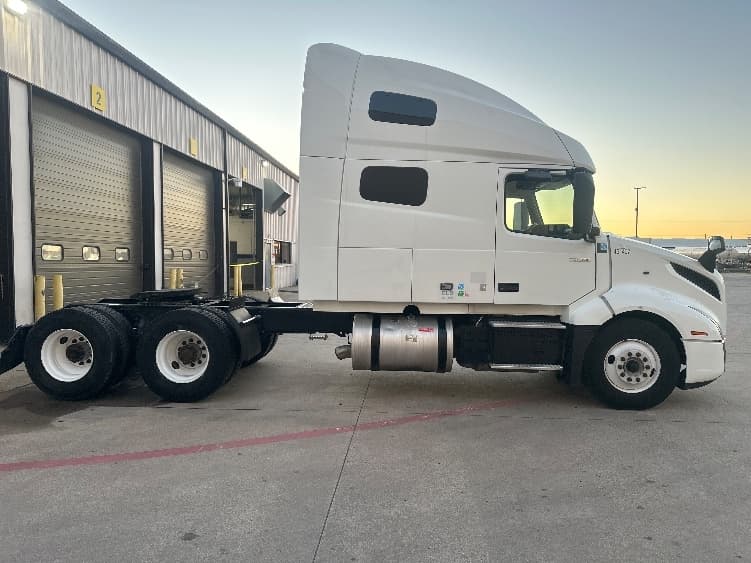 2023 Volvo VNL 760 — photo 8