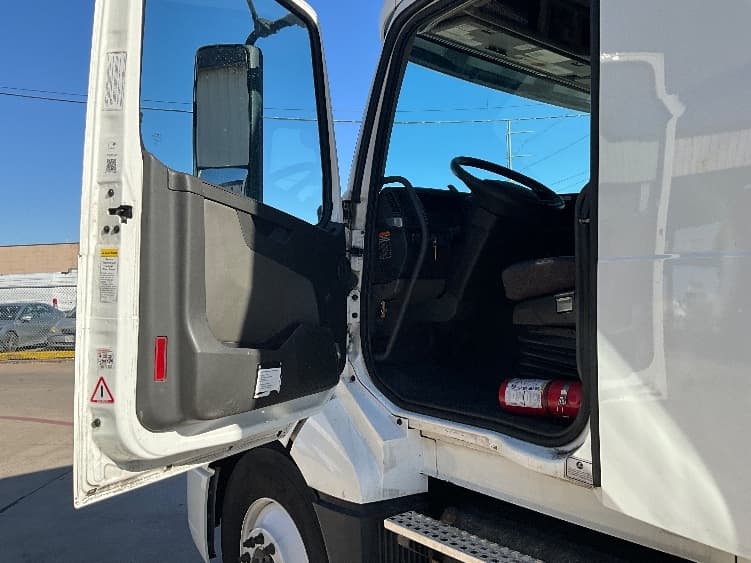 2023 Volvo VNL 760 — photo 9