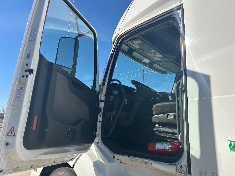 2023 Volvo VNL 760 — photo 9