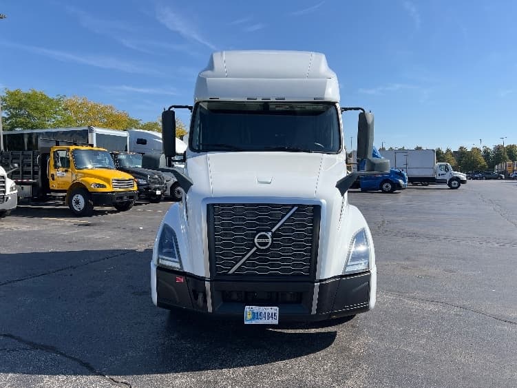 2022 Volvo VNL 760 — photo 2