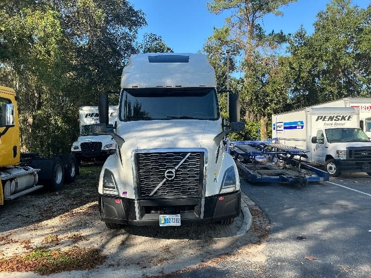 2022 Volvo VNL 760 — photo 2