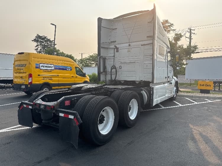 2022 Volvo VNL 760 — photo 7