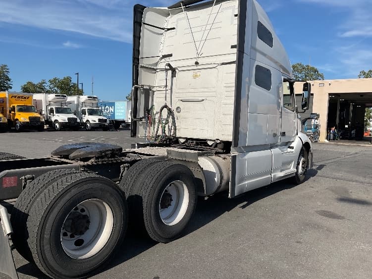 2022 Volvo VNL 760 — photo 7