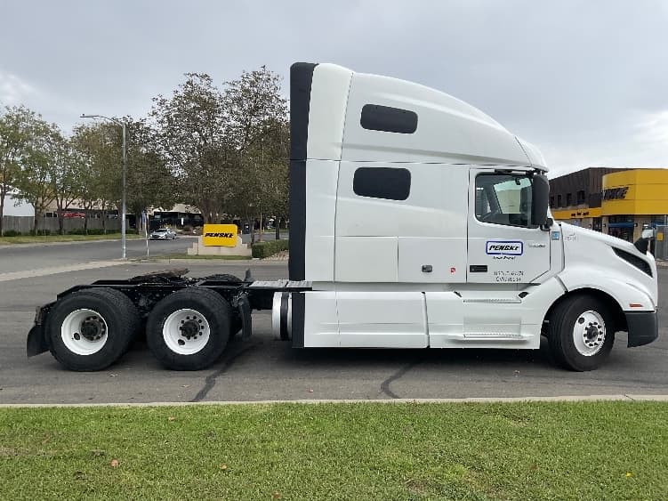 2022 Volvo VNL 760 — photo 8