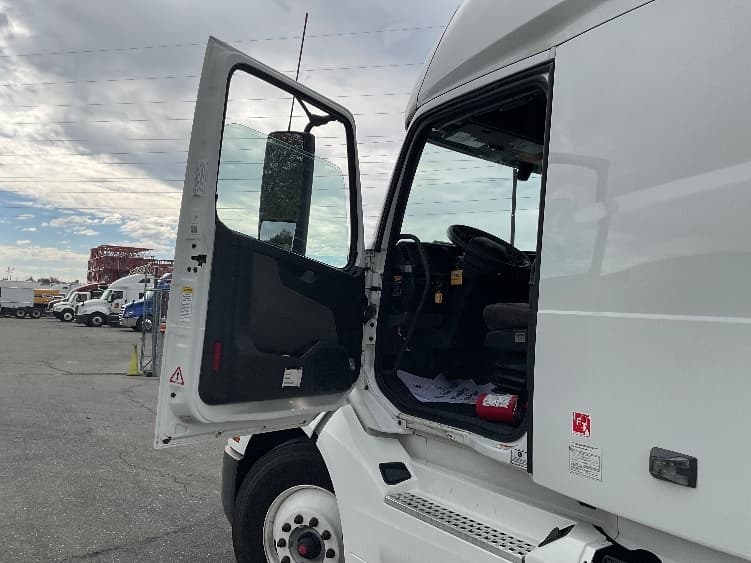 2022 Volvo VNL 760 — photo 9