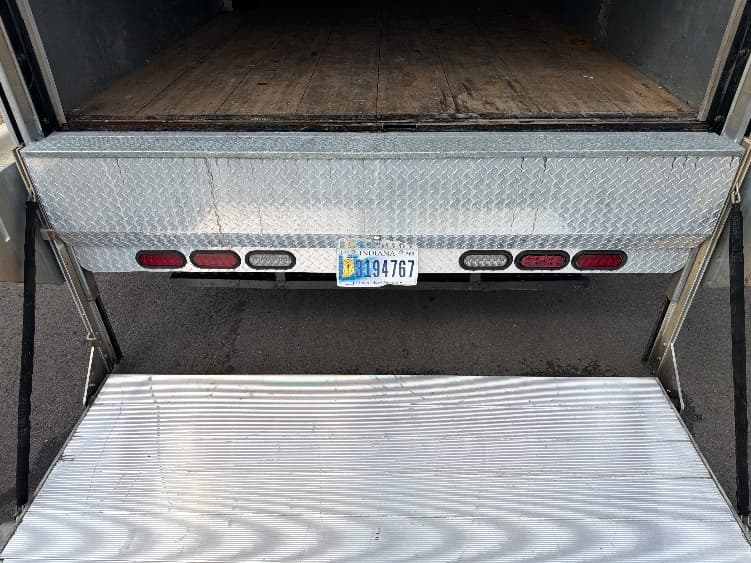 2022 Isuzu NRR — photo 10