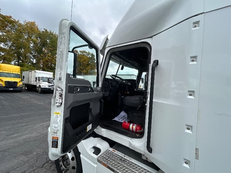 2022 Mack Anthem — photo 9