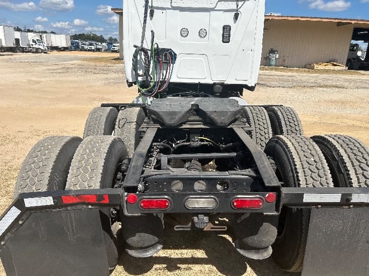 2022 International LT — photo 6